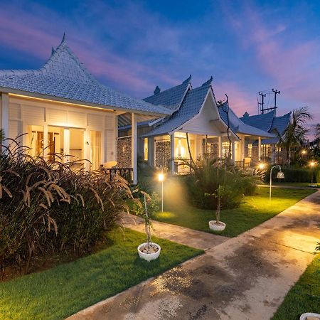 Paus Putih Hotel Нуса-Лембонган Экстерьер фото